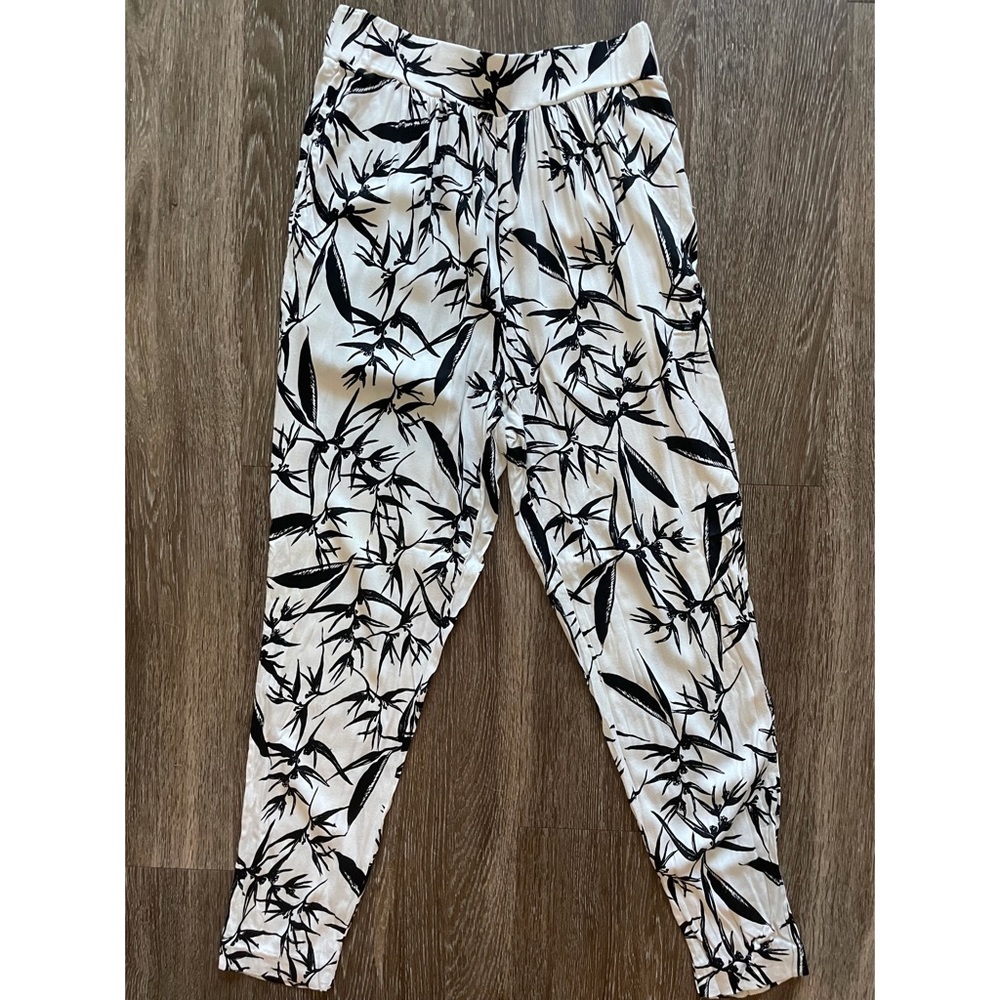 Alice and Olivia black and white bamboo print pant